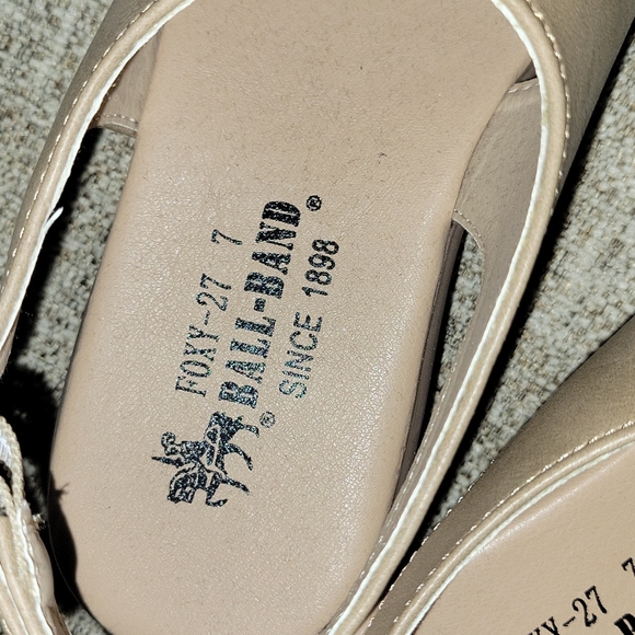 BALL-BAND FOXY-27 SZ 7 NEW WITHOUT BOX BEIGE SANDAL - Picture 2 of 4